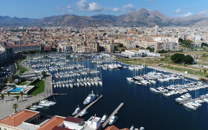 Der Yachthafen von Palermo aus der Vogelperspektive